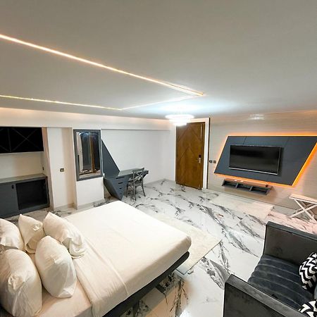 Hotel Crown Inn Karaçi Dış mekan fotoğraf