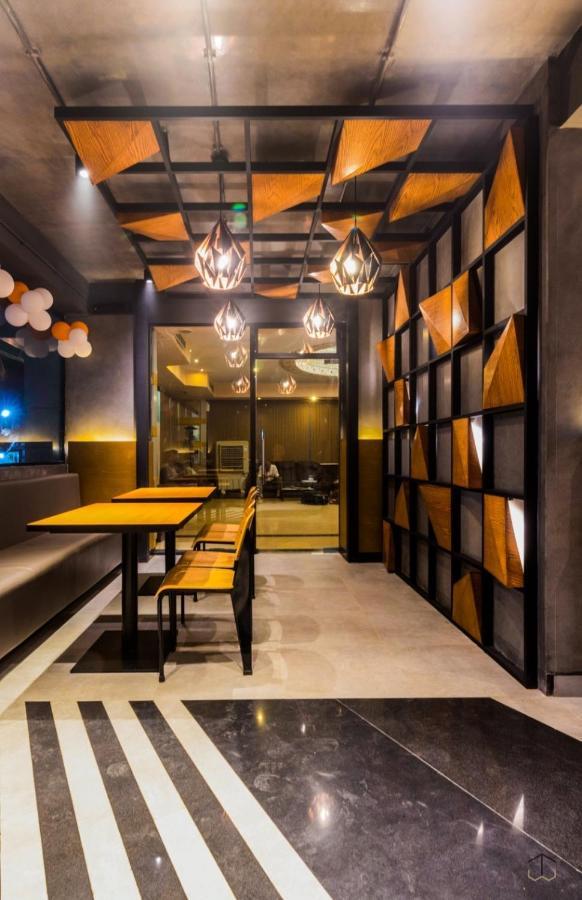Hotel Crown Inn Karaçi Dış mekan fotoğraf