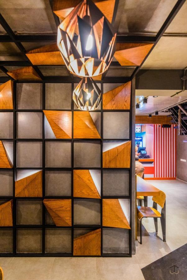Hotel Crown Inn Karaçi Dış mekan fotoğraf