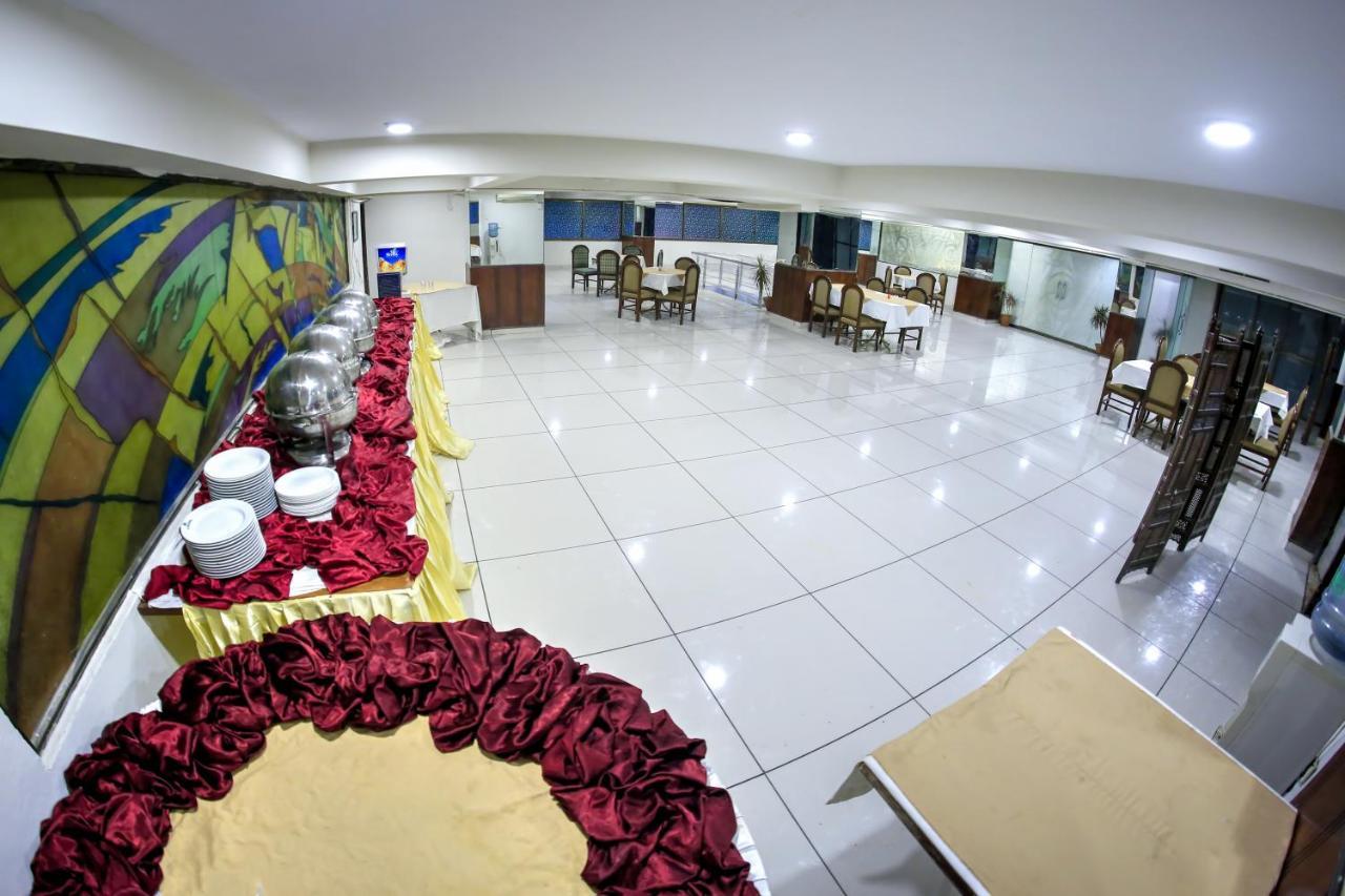 Hotel Crown Inn Karaçi Dış mekan fotoğraf