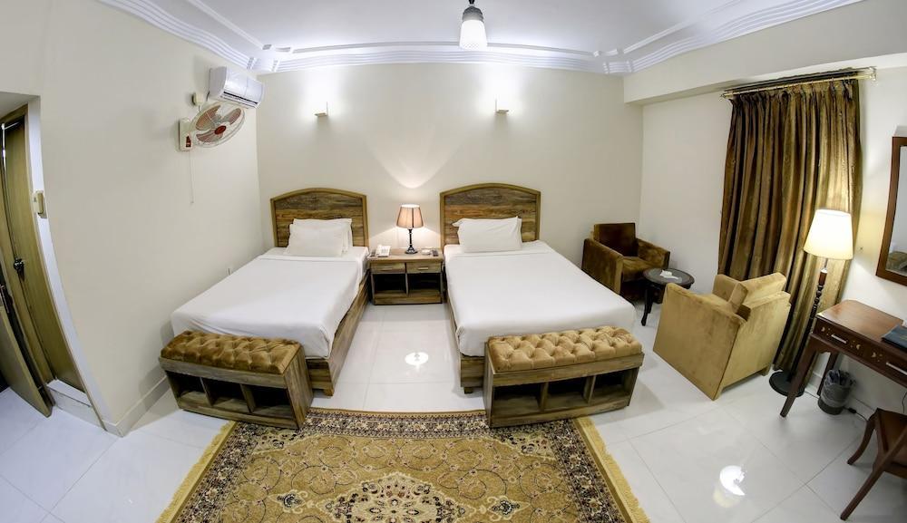 Hotel Crown Inn Karaçi Dış mekan fotoğraf