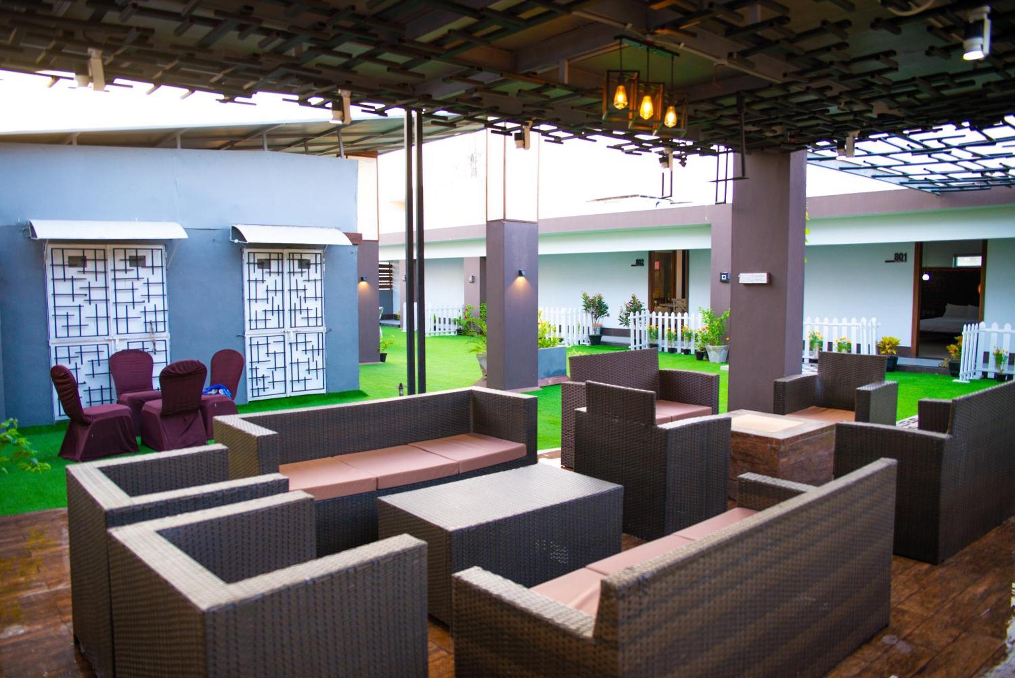 Hotel Crown Inn Karaçi Dış mekan fotoğraf