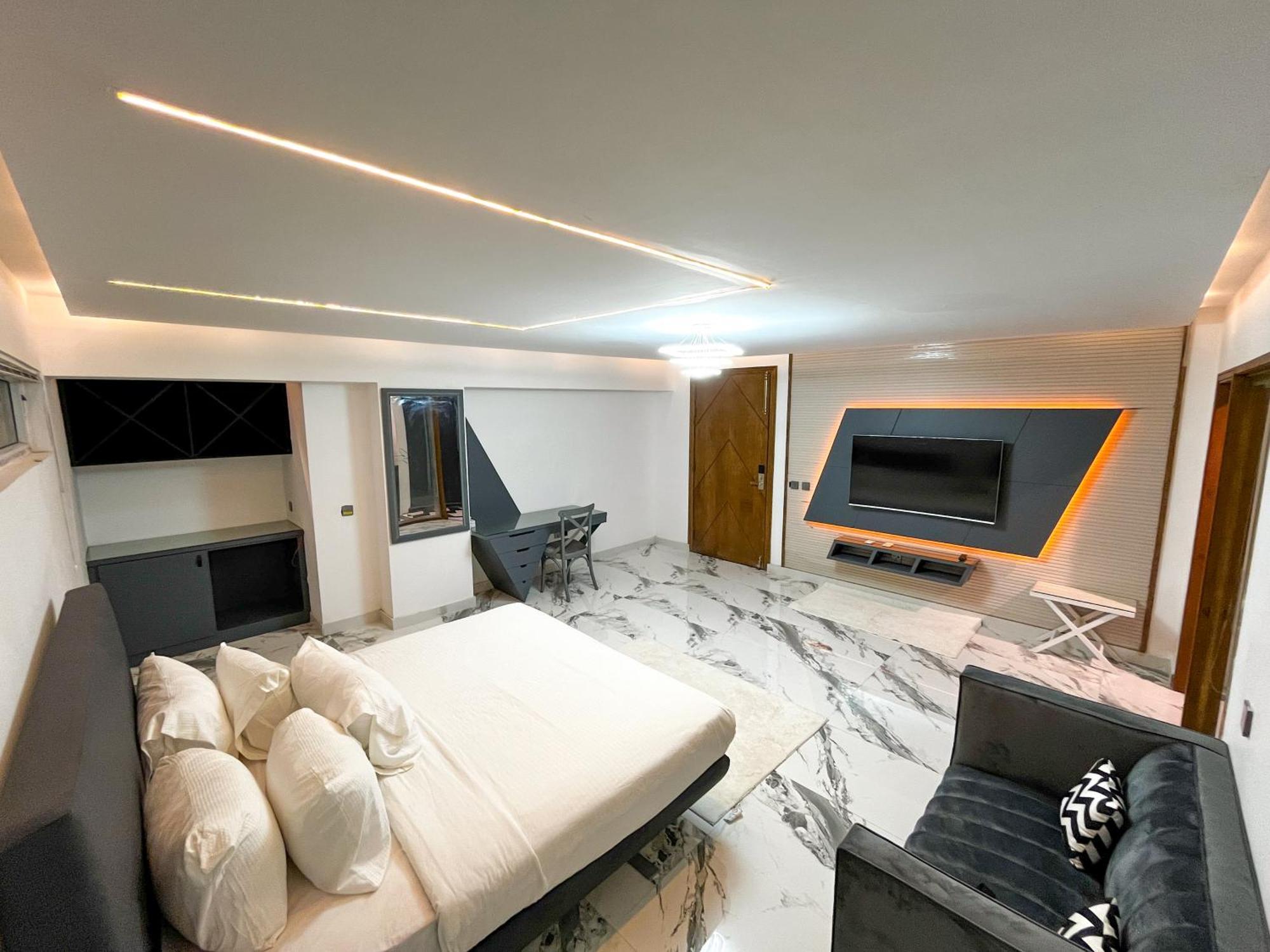 Hotel Crown Inn Karaçi Dış mekan fotoğraf