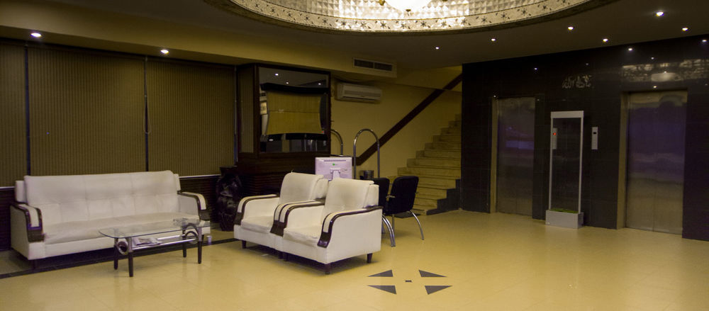 Hotel Crown Inn Karaçi Dış mekan fotoğraf