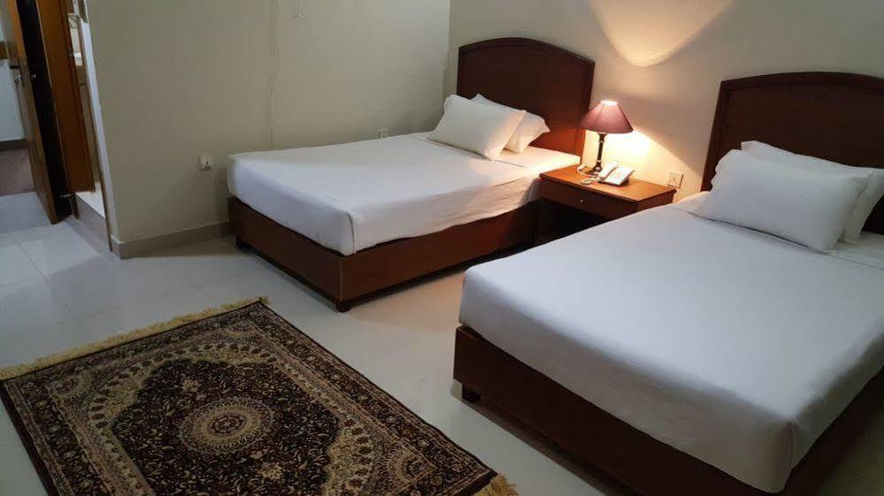 Hotel Crown Inn Karaçi Dış mekan fotoğraf