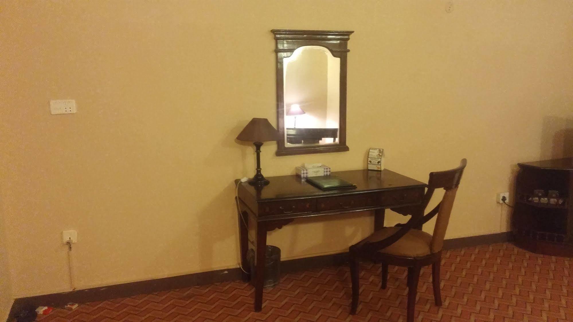 Hotel Crown Inn Karaçi Dış mekan fotoğraf