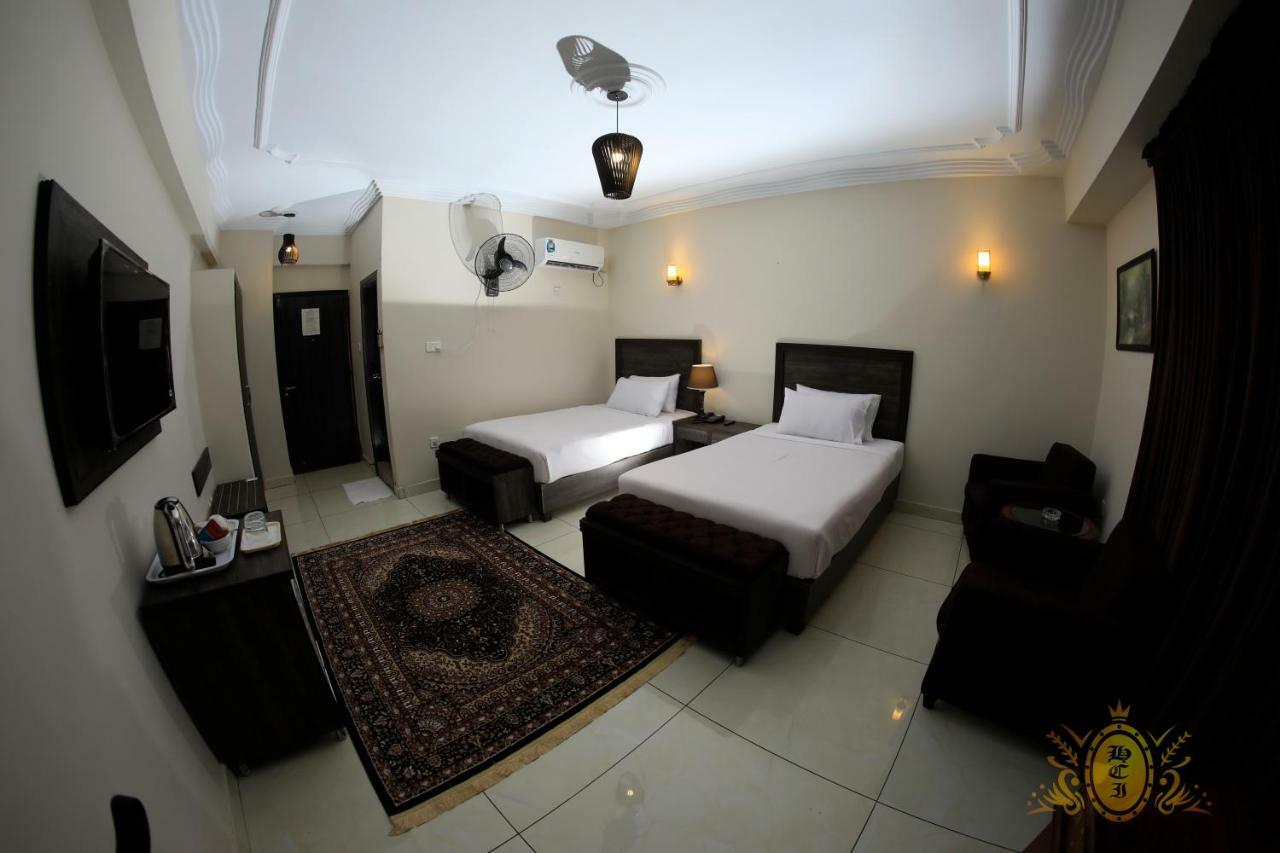 Hotel Crown Inn Karaçi Dış mekan fotoğraf