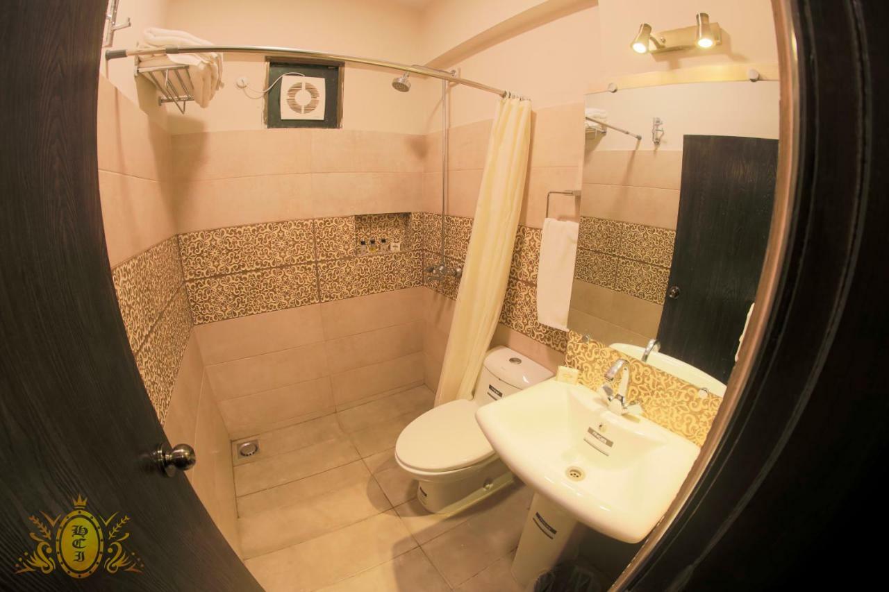 Hotel Crown Inn Karaçi Dış mekan fotoğraf