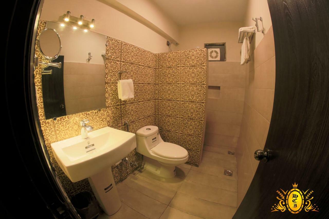 Hotel Crown Inn Karaçi Dış mekan fotoğraf